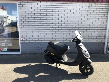 MOOIE PIAGGIO ZIP SP 45KM BROM MAT ZWART BJ2014 9000KM