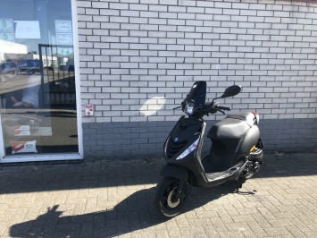 GAVE PIAGGIO ZIP SP 45KM BROM MAT ZWART 8000KM BJ2010