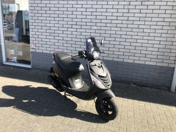 GAVE PIAGGIO ZIP SP 45KM BROM MAT ZWART 8000KM BJ2010