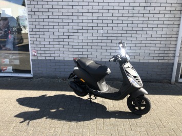 GAVE PIAGGIO ZIP SP 45KM BROM MAT ZWART 8000KM BJ2010