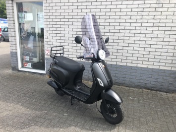 MOOIE RIVA VESPA LOOK 45KM BROM MAT ZWART J2020 7000KM