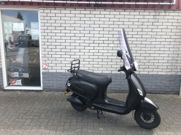 MOOIE RIVA VESPA LOOK 45KM BROM MAT ZWART J2020 7000KM