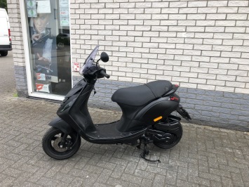 GAVE PIAGGIO ZIP SP 45 4-TAKT MAT ZWART BROM  BJ2016 7000KM 