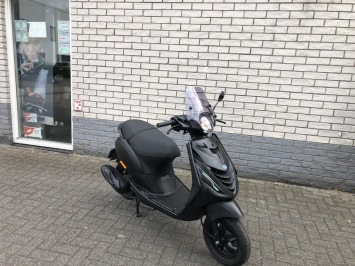 GAVE PIAGGIO ZIP SP 45 4-TAKT MAT ZWART BROM  BJ2016 7000KM 