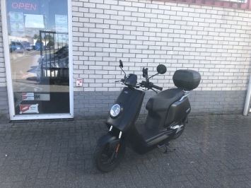 HELE MOOIE NIU N1s Sport , N1S BROM 45KM ELECTRISCHE SCOOTER BJ2019 10.000KM