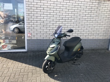 16 DIKKE PIAGGIO ZIP SP 45KM BROM MAT GROEN BJ2011 9000KM