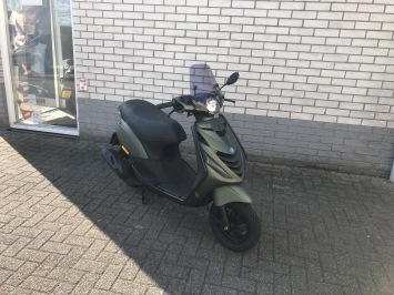 16 DIKKE PIAGGIO ZIP SP 45KM BROM MAT GROEN BJ2011 9000KM