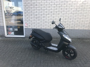 NETTE PEUGEOT KISBEE 45KM BROM BLACK EDITION BJ2021 6000KM