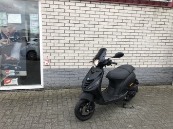 NETTE PIAGGIO ZIP SP 45KM BROM MAT ZWART BJ2014 7000KM