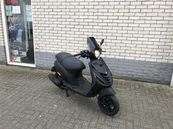 NETTE PIAGGIO ZIP SP 45KM BROM MAT ZWART BJ2014 7000KM