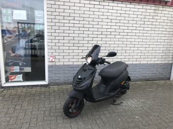 LEUKE PIAGGIO ZIP SP 45KM BROM MAT ZWART BJ2020 8000KM