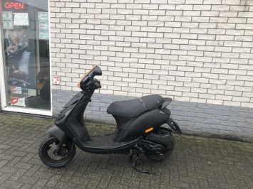 GAVE PIAGGIO ZIP SP 45KM BROM MAT ZWART BJ2012 9000KM