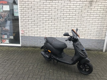 GAVE PIAGGIO ZIP SP 45KM BROM MAT ZWART BJ2012 9000KM