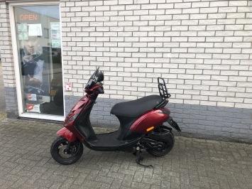 GAVE PIAGGIO ZIP SP 45KM BROM VOL OPTIE  BJ2017 9000KM