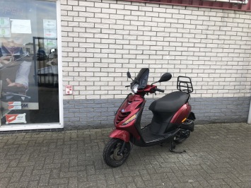 GAVE PIAGGIO ZIP SP 45KM BROM VOL OPTIE  BJ2017 9000KM