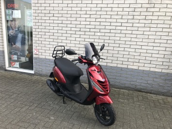 GAVE PIAGGIO ZIP SP 45KM BROM VOL OPTIE  BJ2017 9000KM