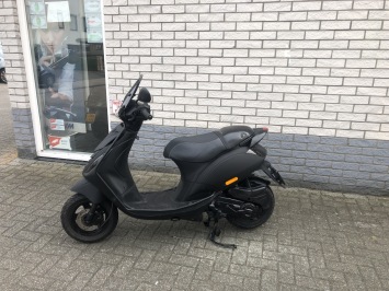 GAVE PIAGGIO ZIP SP 45KM BROM MAT ZWART BJ2017 7000KM