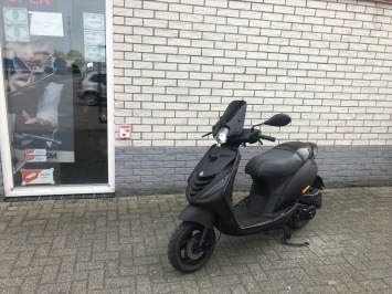 GAVE PIAGGIO ZIP SP 45KM BROM MAT ZWART BJ2017 7000KM