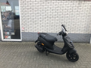 GAVE PIAGGIO ZIP SP 45KM BROM MAT ZWART BJ2017 7000KM