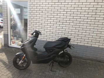 DIKKE YAMAHA AEROX R 2-TAKT 70CC MALOSSI BJ2015 9000KM