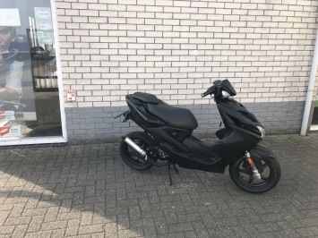 DIKKE YAMAHA AEROX R 2-TAKT 70CC MALOSSI BJ2015 9000KM