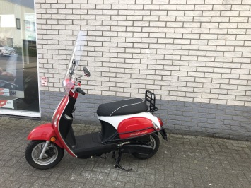 Mooie  kymco New sento 45km brom bj2013 9000km