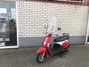 Mooie  kymco New sento 45km brom bj2013 9000km