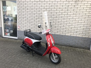 Mooie  kymco New sento 45km brom bj2013 9000km