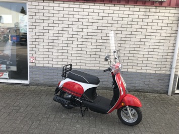 Mooie  kymco New sento 45km brom bj2013 9000km