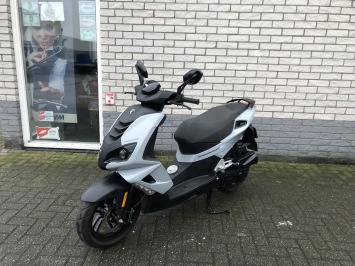 JONGE PEUGEOT SPEEDFIGHT 4 BROM 45KM NARDO GREY BJ2022 4000KM