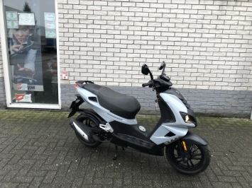 JONGE PEUGEOT SPEEDFIGHT 4 BROM 45KM NARDO GREY BJ2022 4000KM