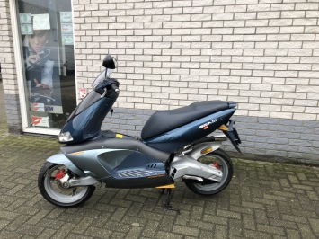 VOOR DE LIEFHEBBER APRILIA AREA 51 lc dd 2-TAKT BJ1998 10.000KM IN BIJNA NIEUWSTAAT MINARELLI 