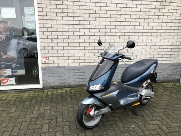 VOOR DE LIEFHEBBER APRILIA AREA 51 lc dd 2-TAKT BJ1998 10.000KM IN BIJNA NIEUWSTAAT MINARELLI 