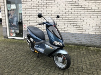 VOOR DE LIEFHEBBER APRILIA AREA 51 lc dd 2-TAKT BJ1998 10.000KM IN BIJNA NIEUWSTAAT MINARELLI 