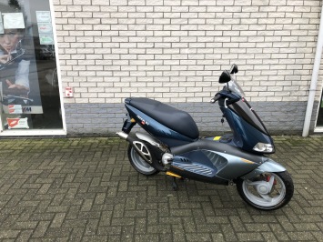 VOOR DE LIEFHEBBER APRILIA AREA 51 lc dd 2-TAKT BJ1998 10.000KM IN BIJNA NIEUWSTAAT MINARELLI 