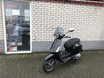 NIEUWE SPECIAL VESPA SPRINT S 45KM BROM EURO 5 BLACK BJ2023 0KM 