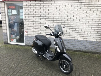 NIEUWE SPECIAL VESPA SPRINT S 45KM BROM EURO 5 BLACK BJ2023 0KM 