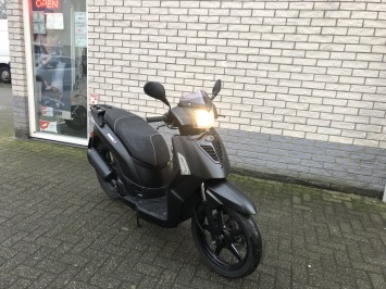 LEUKE KYMCO PEOPLE S 45KM MAT ZWART BJ2018 9000KM