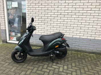 GROOTAANBOD: PIaggio zip sp 45km brom mat zwart vol opties 