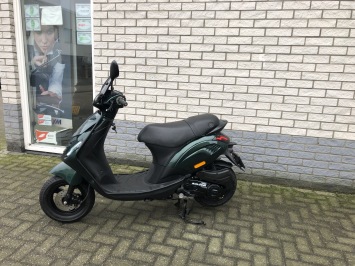 GAVE PIAGGIO ZIP SP 45KM BROM 4T JAGUAR GREEN BJ2021 8000KM