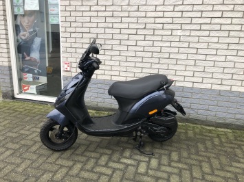 DIKKE PIAGGIO ZIP SP 45KM BROM  MIDNIGHT BLEU BJ2017 7000KM