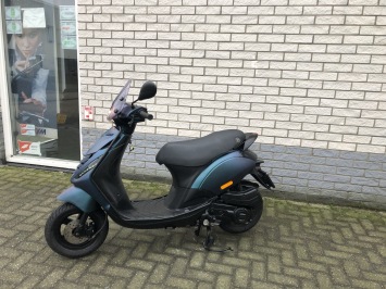 GROOTAANBOD: PIaggio zip sp 45km brom mat zwart vol opties 