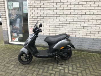 LEUKE PIAGGIO ZIP SP 45KM BROM AGAAT GRIJS BJ2013 11000KM