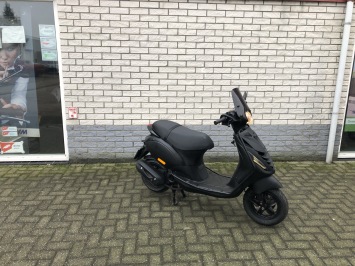 GAVE PIAGGIO ZIP SP 45KM BROM MAT ZWART BJ2018 9000KM