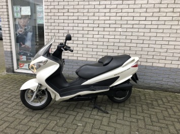 NETTE SUZUKI BURGMAN 200CC BJ2013 32000KM SUPER NETJES 