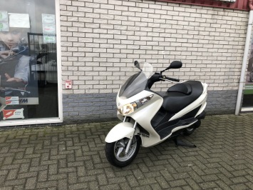 NETTE SUZUKI BURGMAN 200CC BJ2013 32000KM SUPER NETJES 