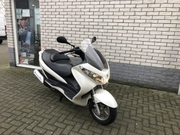 NETTE SUZUKI BURGMAN 200CC BJ2013 32000KM SUPER NETJES 