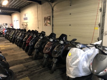 DIKKE PIAGGIO ZIP SP 45 2-TAKT MAT ZWART BROM BJ2010 15000KM