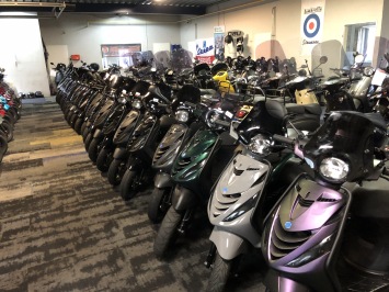 70X PIAGGIO ZIP SP ALLE KLEUREN MATEN SOORTEN EN BOUWJAREN