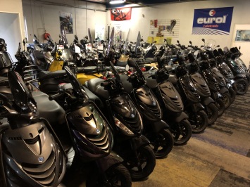 70X PIAGGIO ZIP SP ALLE KLEUREN MATEN SOORTEN EN BOUWJAREN